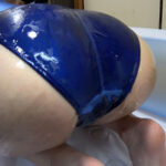 1okk00071│百永さりな 濡れてテカってピッタリ密着 神競泳水着 可愛い女子の競泳水着姿をじっとりと堪能！着替え盗撮から始まり貧乳から巨乳にパイパン、ハミ毛、ジョリワキ等のフェチ接写やローションソーププレイや競泳水着ぶっかけ等を完全着衣で楽しむAV│人妻素人