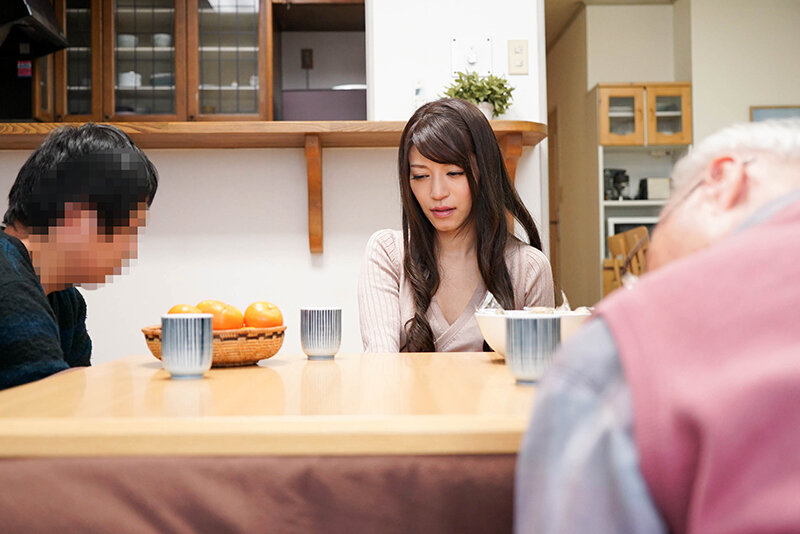 59hez00635│コタツの中で近親○姦 義母に襲いかかる息子!夫の横での異常事態に激濡れで中出しされてしまった若妻12名│人妻素人