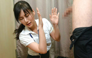h_1664pess00011│試着室で接客中にオチン●ンポロンとハプニング！？凝視する人妻店員は嫌がりながらも100％ヌイてくれる！！│人妻素人