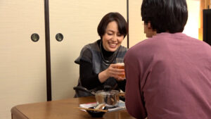 h_1724m707g00005│お料理のおすそ分けにやってきたご近所の奥さんと宅呑みして…酔いに任せて一度だけの約束で火照ったカラダを貪りあう熟年男女の熱い性交！│人妻素人