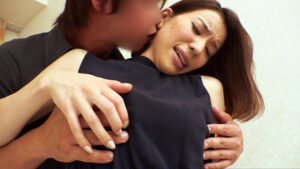 h_460mbm00756│受精しやがれっ！不倫妻に天誅！！旦那を裏切る浮気SEXで悪ノリ中出しを喰らった人妻9 12人4時間│人妻素人