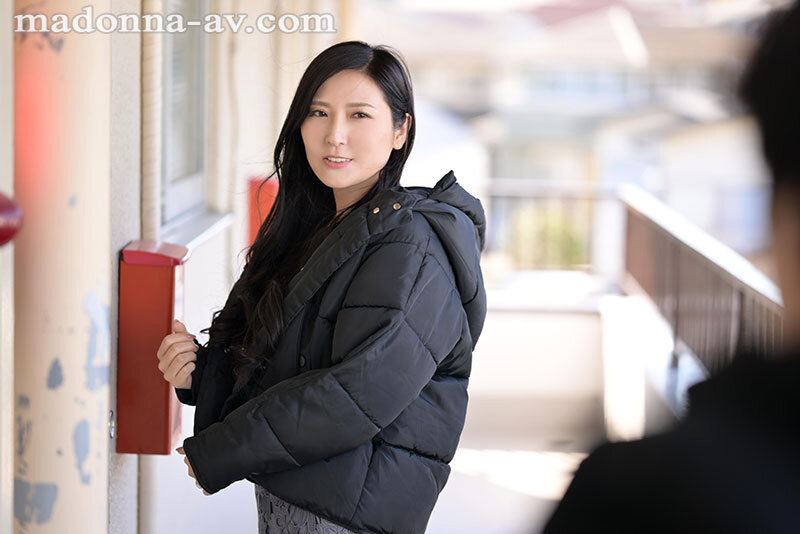 juq00342│甘い囁きに流されるまま、僕は大学を留年するまで、人妻との巣篭もりSEXに溺れて…。 椎名ゆな│人妻素人