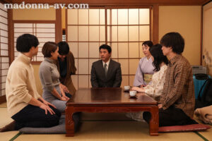 juq00809│旅先Wブッキング人妻交換～予約していたはずの旅館がひと部屋しか空いていない。～│人妻素人