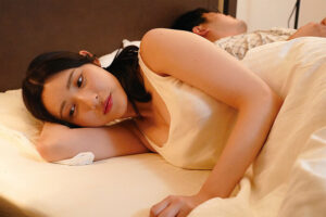 nkkd00311│泣きジコりNTR もうすぐ語学留学する僕が家庭教師の既婚女性と別れを惜しんで泣きながら夢中でSEXした話 森沢かな│人妻素人