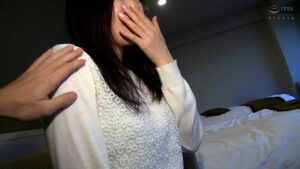 h_1724m626g00003│年を取る毎に性的欲求が増大していくスレンダー美ボディの熟女さん！電マで潮を漏らし激しく腰を動かす本能で感じまくる淫乱熟女SEX│人妻素人