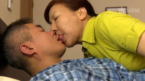 h_1724m742g00007│認知症のある男性に献身的に尽くす熟女ヘルパーさん！元気なチ〇ポに●いイキまくる本能丸出しSEX│人妻素人