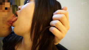 h_1724m858g00009│NOと言えない巨乳若妻にオッパイ触っていいですか？笑顔で快感に溺れる好きモノ若妻と潮吹きSEX！│人妻素人