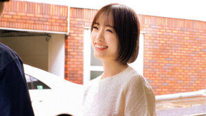 h_1324skmj00579│「愛し合う夫婦が残したいメモリアルヌードフォト」と題された雑誌の特集だと妻をナンパし、絶倫チ○ポ男と素肌密着偽撮影会で寝取られ検証！！旦那よりも若くてカチカチに反り返ったチ○ポがマ○コまで1cmに超接近して奥さん急激欲情！？絶対に旦那には内緒の…│人妻素人
