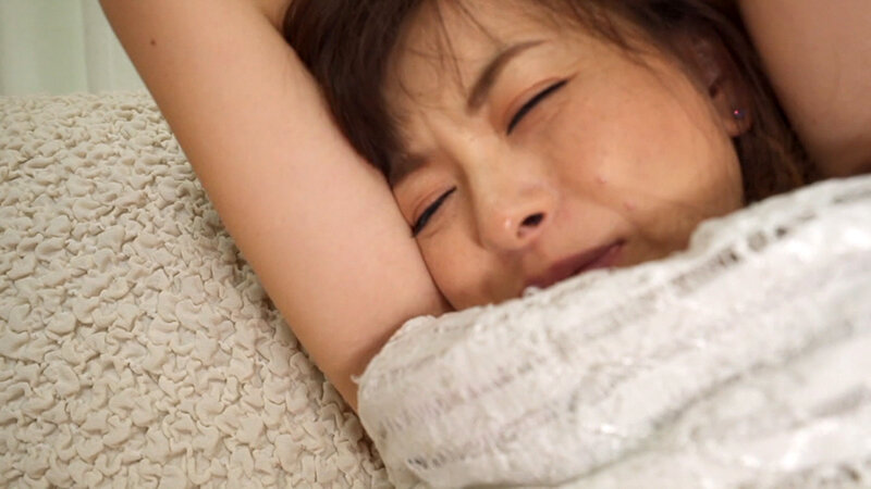 h_1724m00943g01│清楚な雰囲気の普通の奥さんが、旦那の居ない隙にエッチな濃厚キスで爆裂不貞SEX!│人妻素人