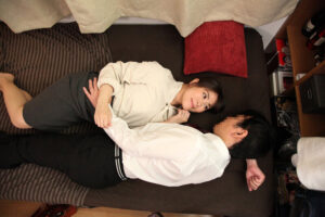 57itsr00097│本気になる人妻。終電を逃した酔っ払った部下を自宅に泊めてあげたら…添い寝だけのハズがまさかのSEX突入の気配！？最後は人妻なのに、本気の中出しまで！？3│人妻素人