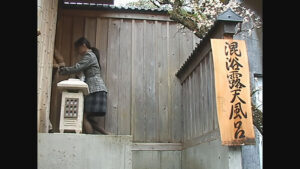 1rct00205h│【 AI リマスター版 】混浴露天風呂で美人妻と夫の目の前で仲良くなって、セックスできるのか！？│人妻素人