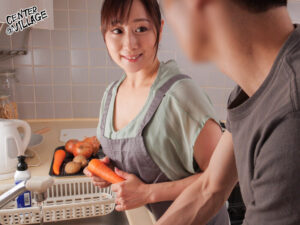 h_086keed00079│初めて彼女が出来たのに…彼女のお母さんに童貞を奪われた 川上ゆう│人妻素人