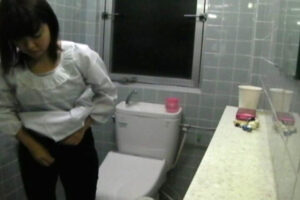 jktu00092│給食センターで働くおばさんのトイレ盗撮 尿検査採取映像2 38人│人妻素人