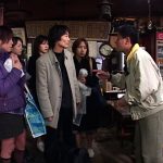 h_1724p139g00003│昭和の古き良き時代。東京の多摩川の土手の食堂で心に傷を負った女性達とハーレムを築いた男！│人妻素人