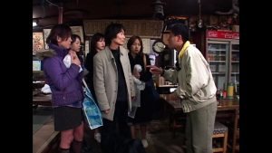 h_1724p139g00003│昭和の古き良き時代。東京の多摩川の土手の食堂で心に傷を負った女性達とハーレムを築いた男！│人妻素人