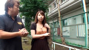h_1724a169f00005│団地にお住まいの専業主婦限定で商品モニターをお願い！車の中で電マでマジイキ！欲求不満奥様とノリパコ中出し乱交セックス！│人妻素人