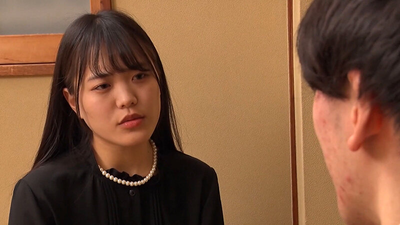 h_1724p165f00003│夫の三周忌に訪れたちょっと嫌いな義弟に組み敷かれ遺影の前で、はしたなくイキまくる美しき未亡人の悲しき性！│人妻素人
