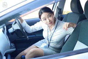 1dldss00558│地方に配属になった僕は、いつも、先輩と車出勤をしています。 三葉ちはる│人妻素人