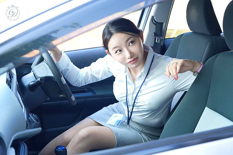 1dldss00558│地方に配属になった僕は、いつも、先輩と車出勤をしています。 三葉ちはる│人妻素人